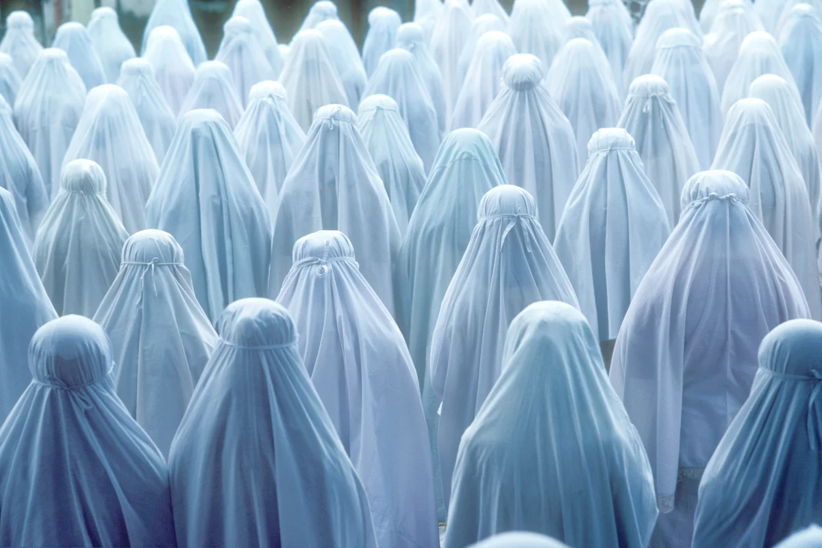 Girls at private school pray for deceased classmate