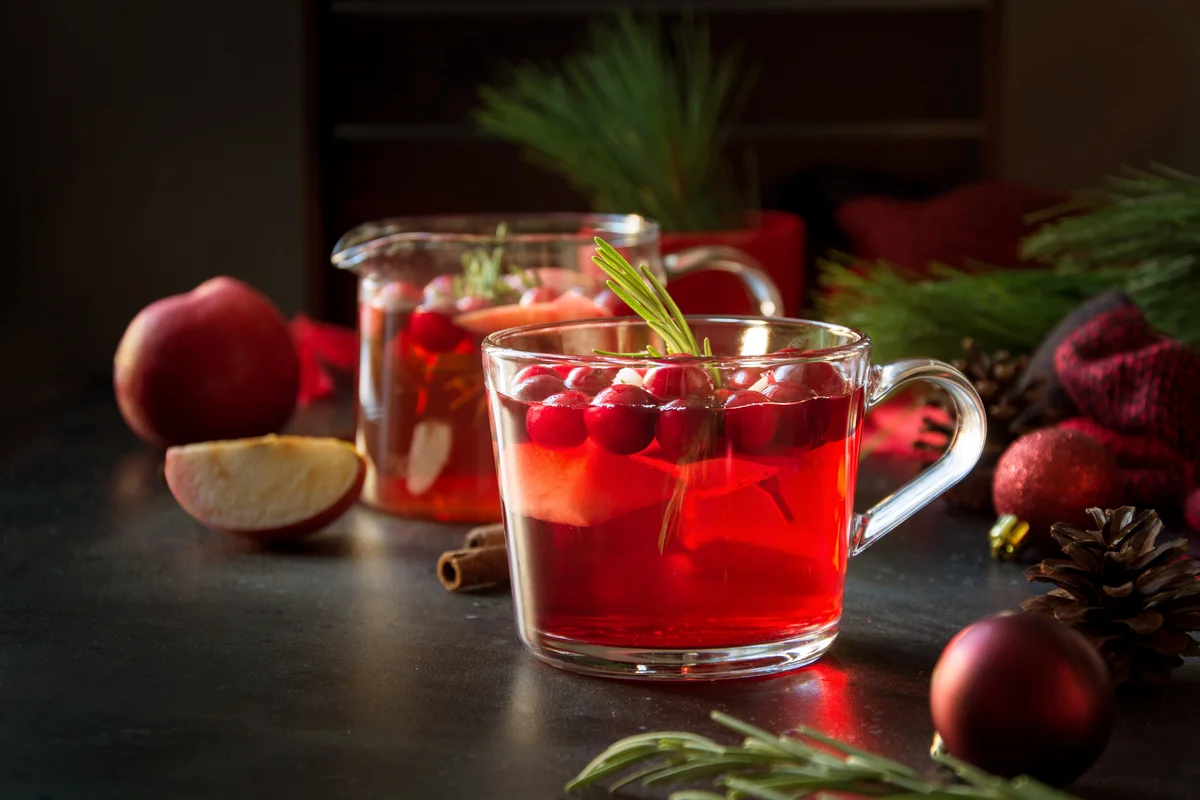 Christmas cranberry and apple cider garnish rosemary