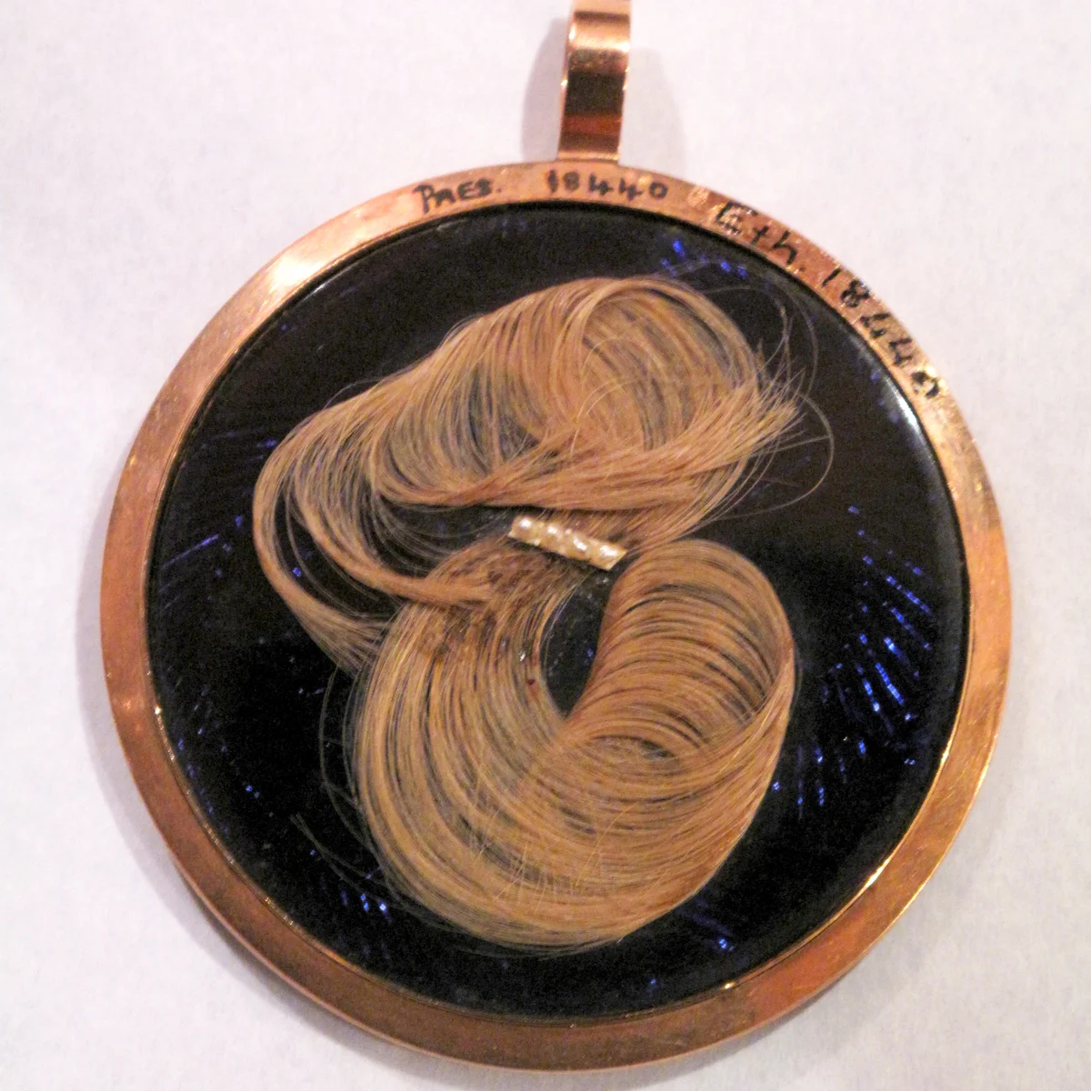 Hair mourning locket