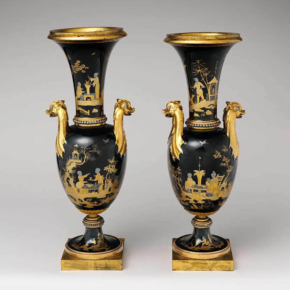 Vase (vase chinois) (one of a pair)