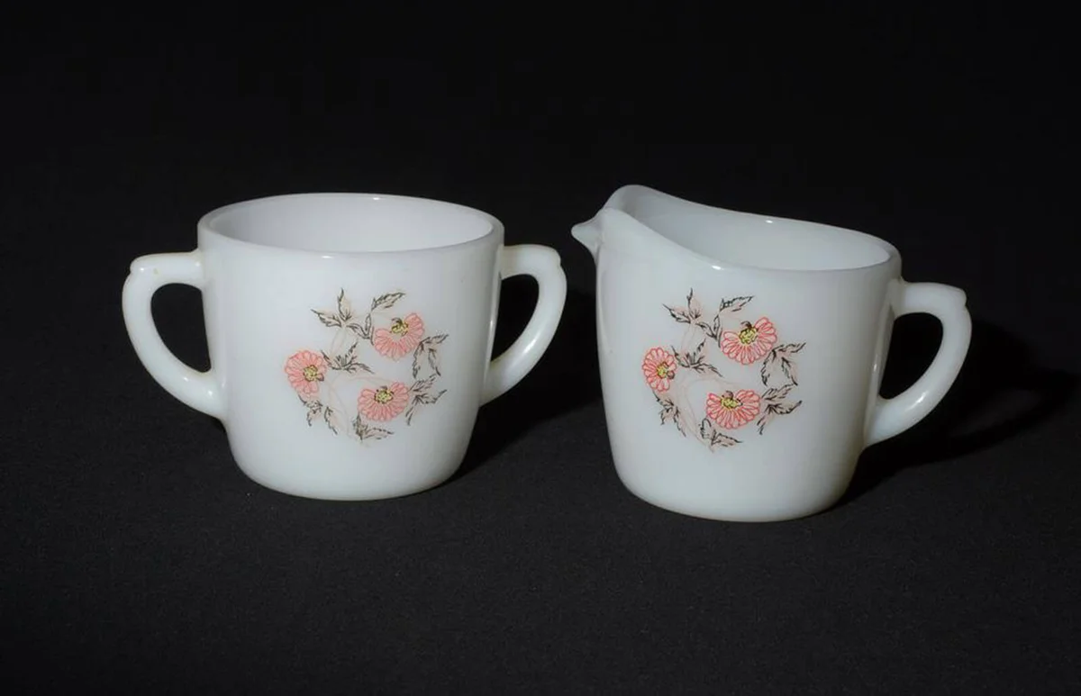 FIRE KING, Creamer, sugar bowl, lid, covered, Fleurette, Milk Glass, Vintage Fire King, floral, 1950, floral, vintage