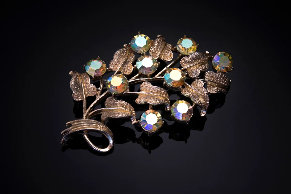 Vintage 40s floral rhinestone brooch