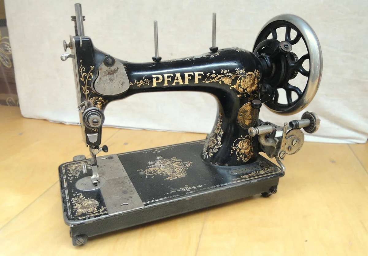 Pfaff sewing machine in Chalon sur Saône, Saône-et-Loire, Bourgogne, France