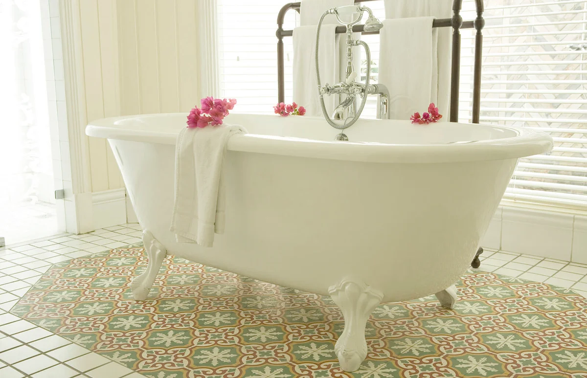 Luxury clawfoot bathtub