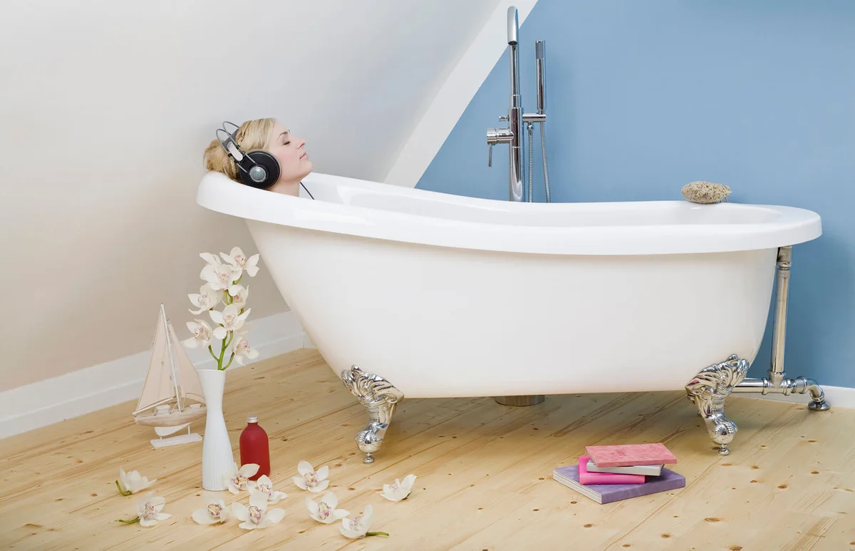 woman relaxing in a clawfoot tub