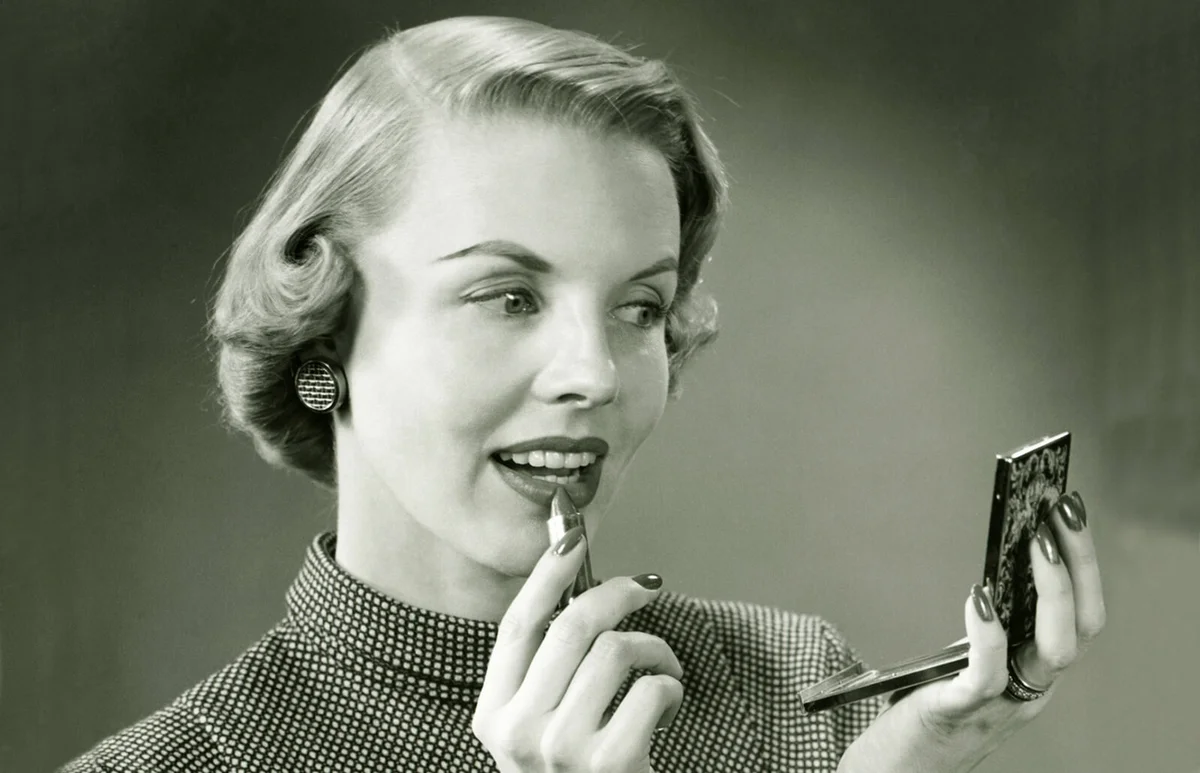 woman applying lipstick