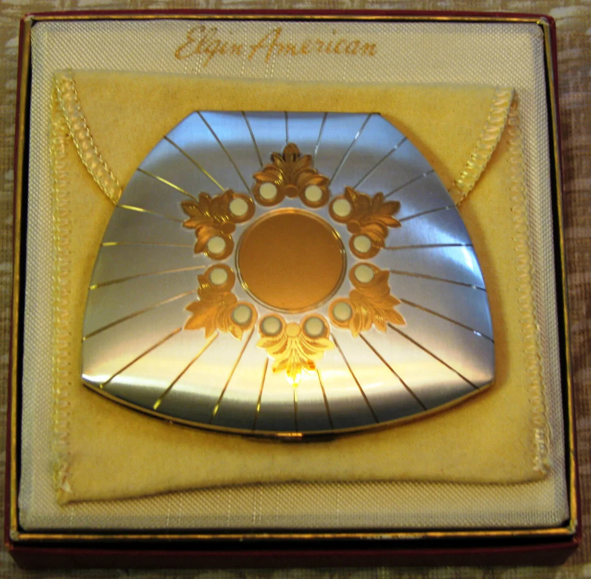 Vintage Elgin American Woman's Compact