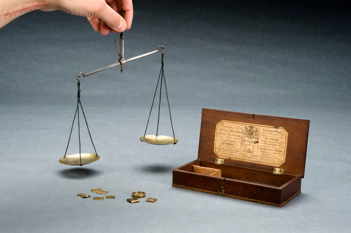 Apothecary's balance with steel beam and brass pans