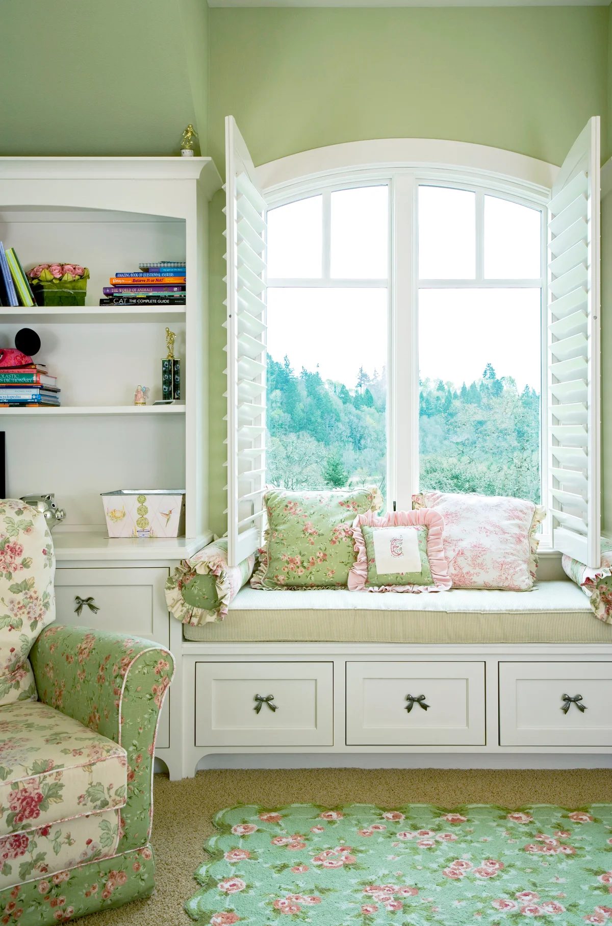 Girl's Nursery with Pink and Green Motif