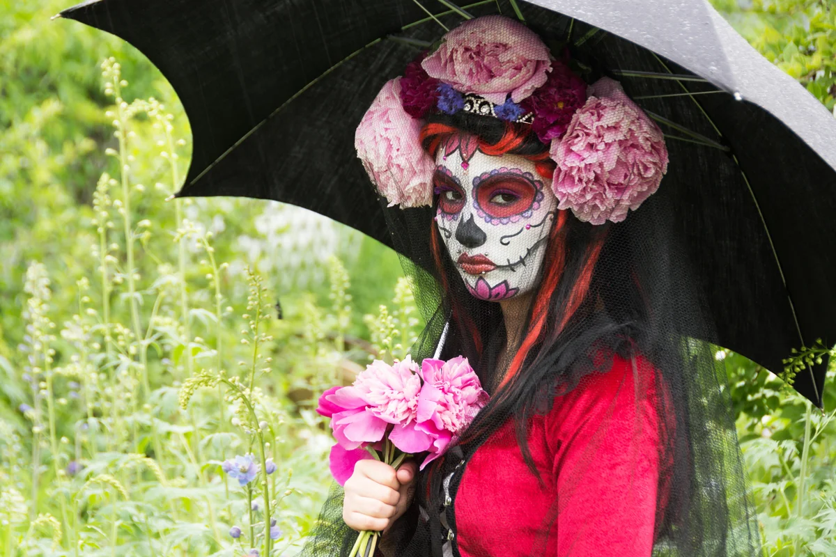 Day of the Dead costume in pink
