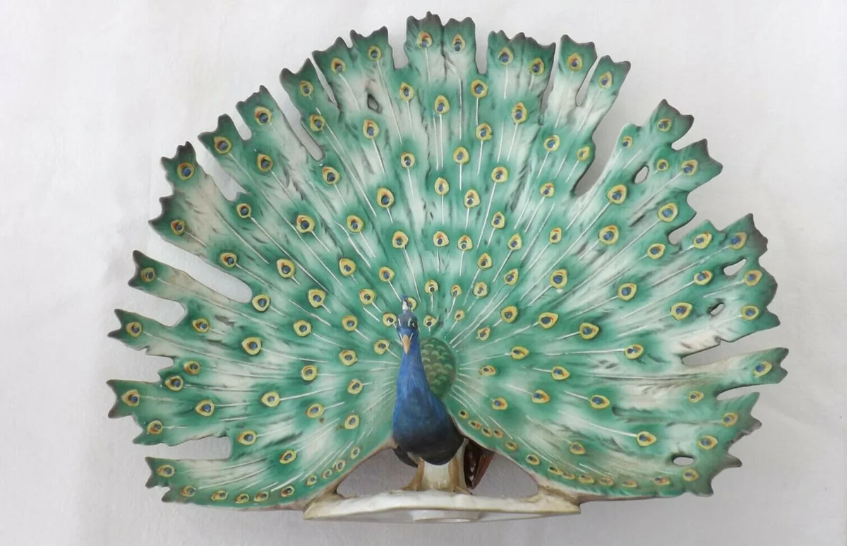 A SIGNED GOEBEL FINE PORCELAIN STUDY OF A BEAUTIFUL PEACOCK BIRD 23CMS HIGH
