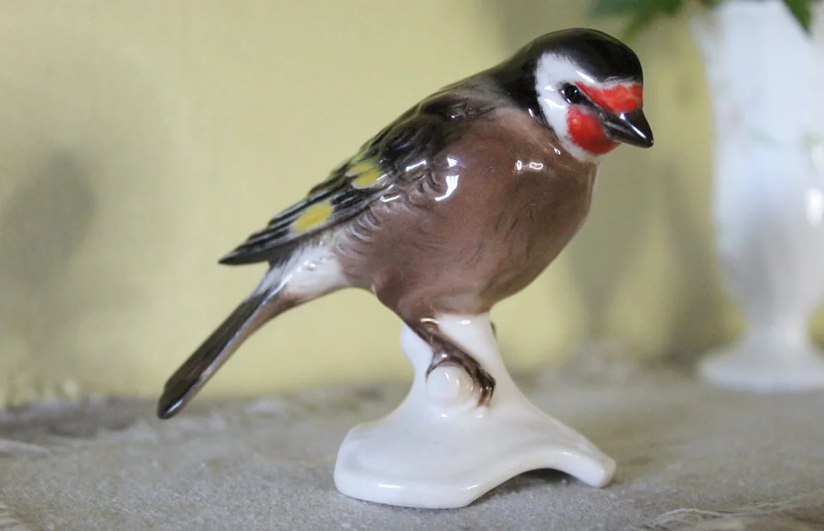 TMK-3 Stylized Bee Mark Goebel Goldfinch 1960 - 1972