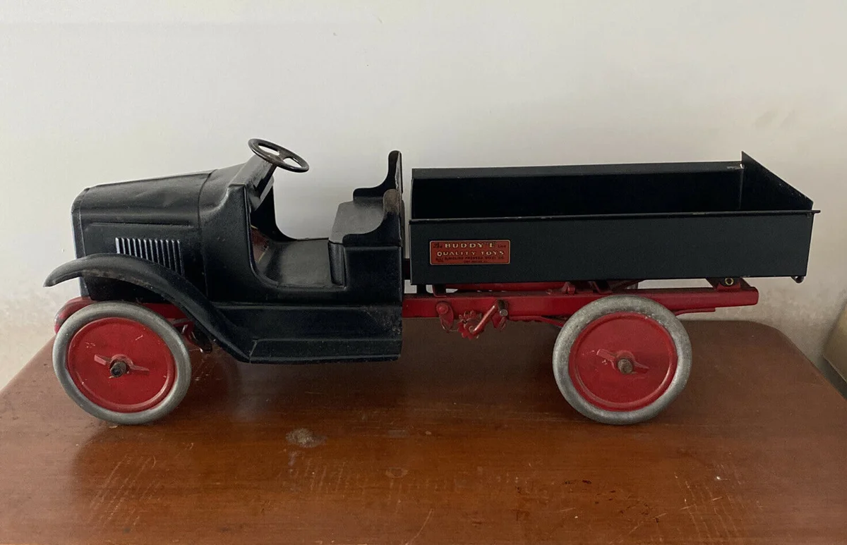 ANTIQUE BUDDY L TOY TIN DUMP TRUCK WITH OPERATING GEAR DRIVEN BED 1910-1920s