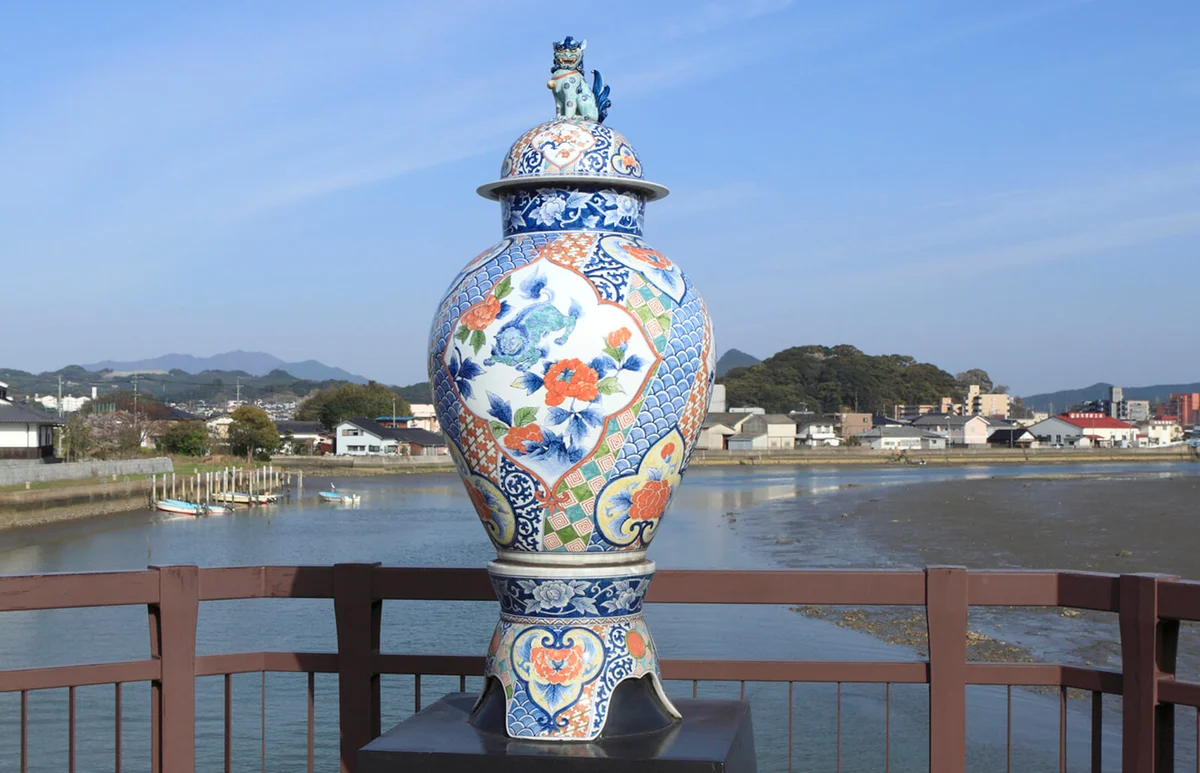 Imari Porcelain on Imaritsu Bridge
