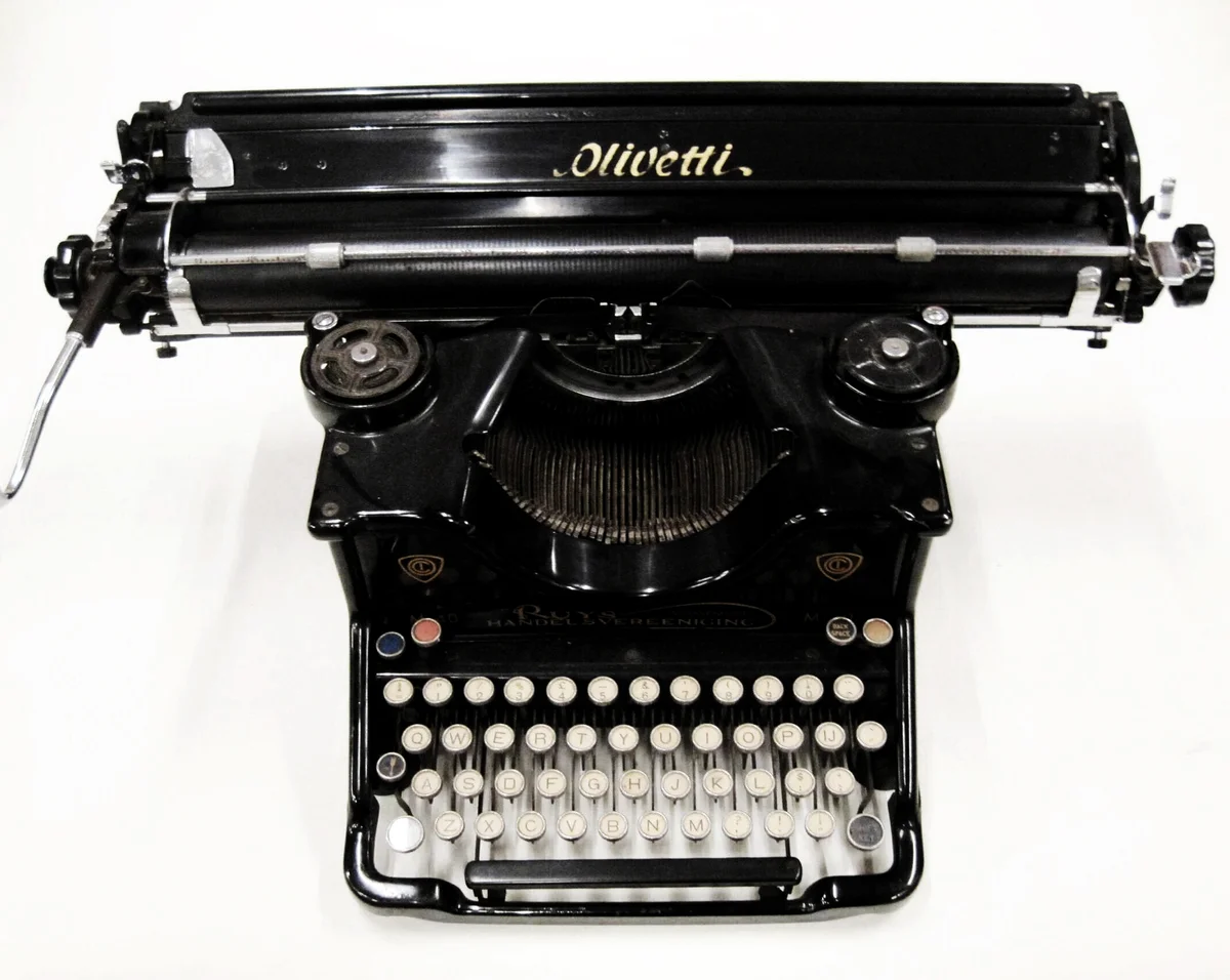 Olivetti M40 typewriter: it's the first serie, produced between 1931 and 1938