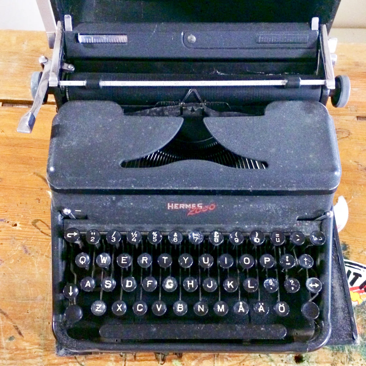 Hermes typewriter model 2000