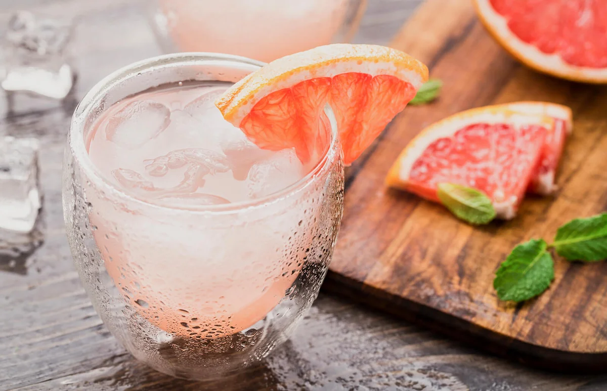 Cocktail with grapefruit slice on a wooden table