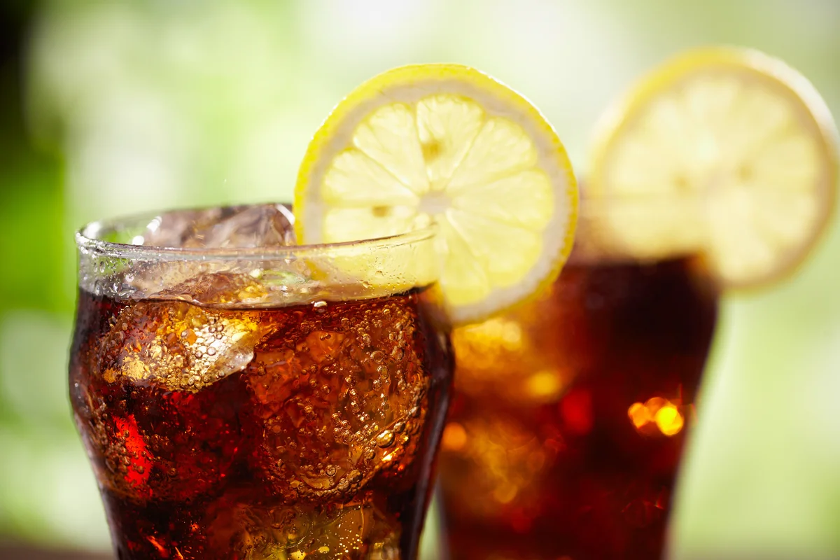 Two glasses of Pepsi and vodka with lemon slices