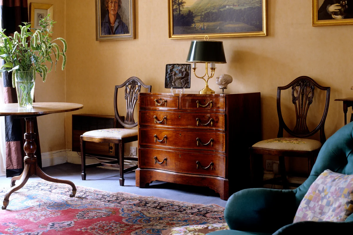 English townhouse with country style interior