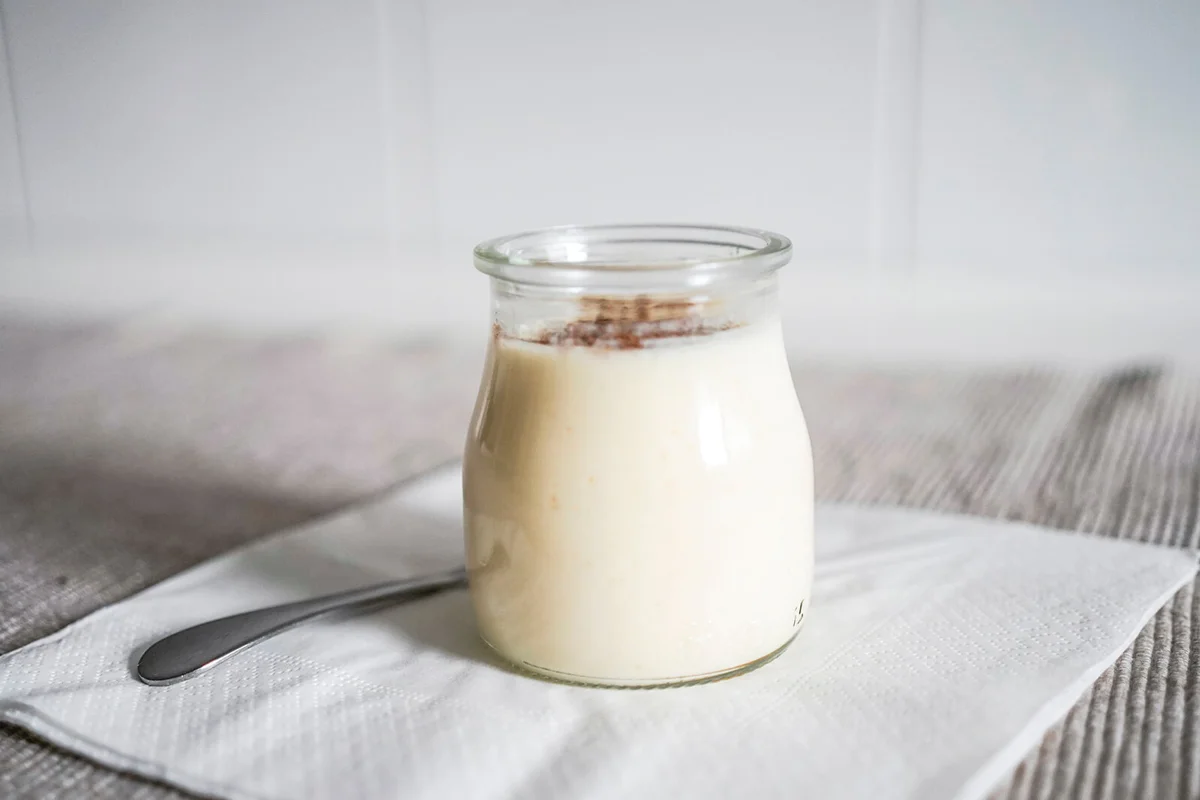 Custard with cinnamon