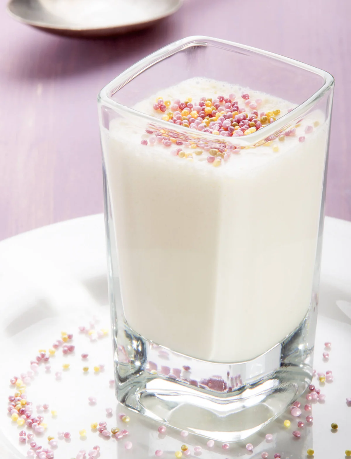 vanilla mouse with sprinkle on a plate