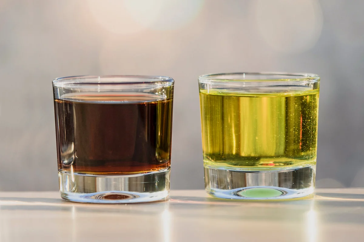 Glasses of crystal of chupito full of different alcoholic drinks of different colors