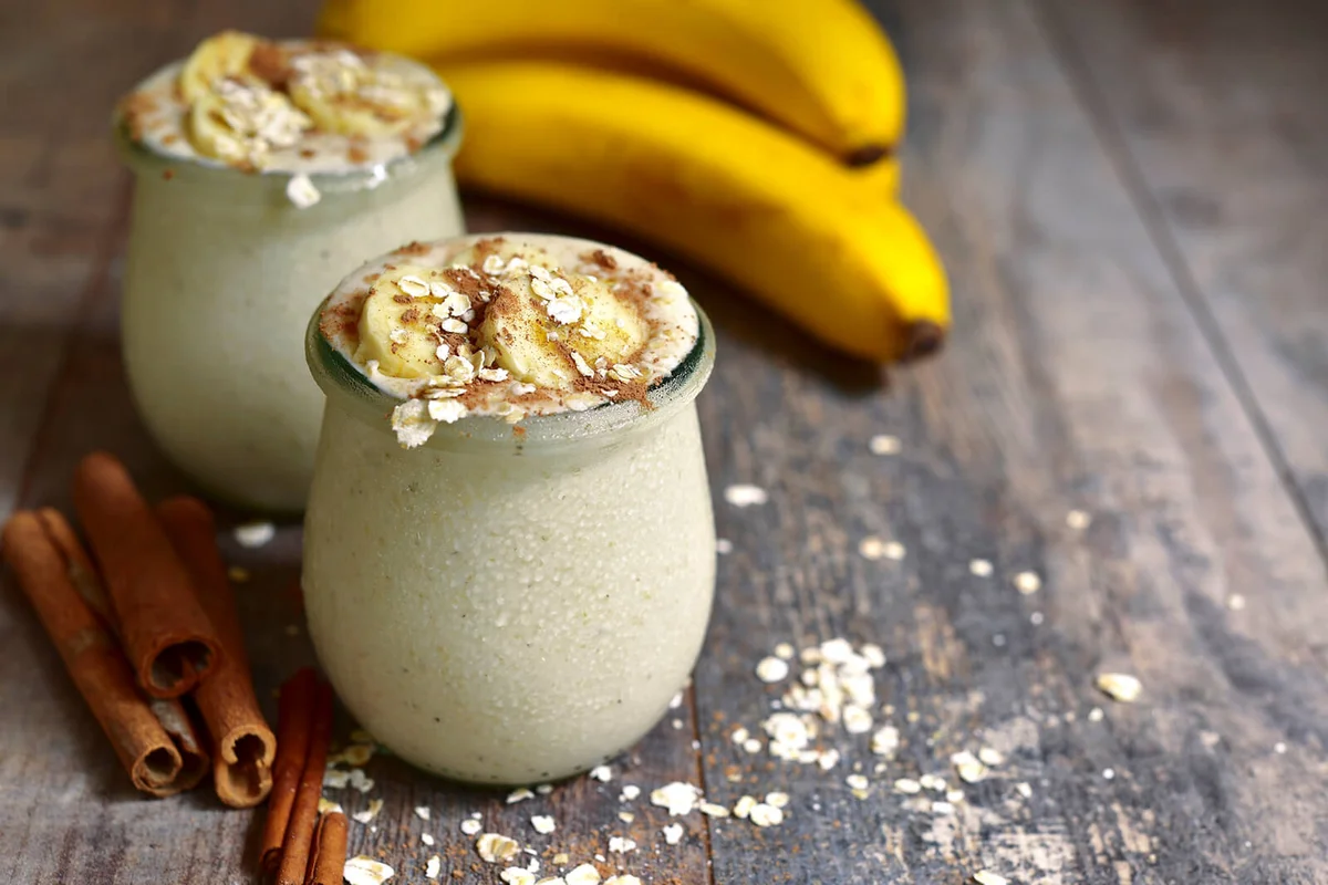 Banana smoothie with oats