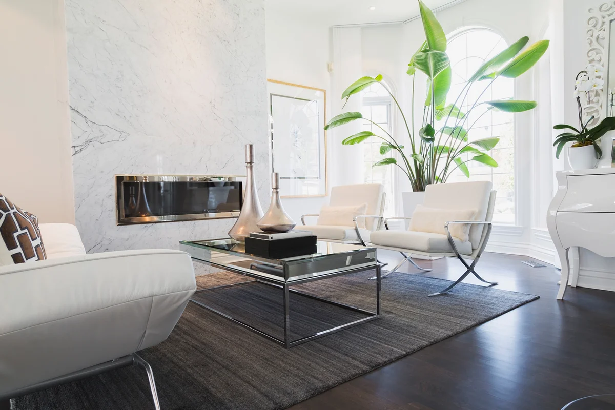 Living room with white leather and chrome sofa and matching armchairs