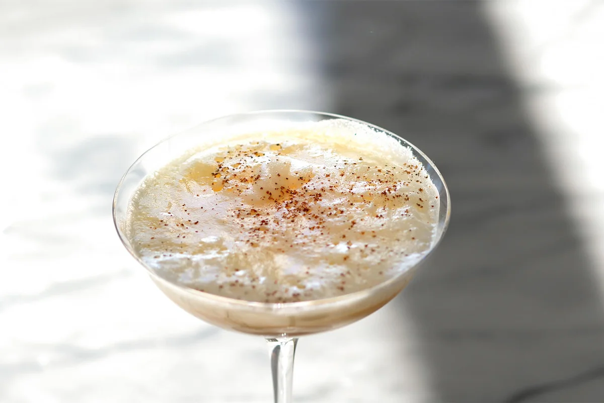 Cocktail made with whiskey and egg whites