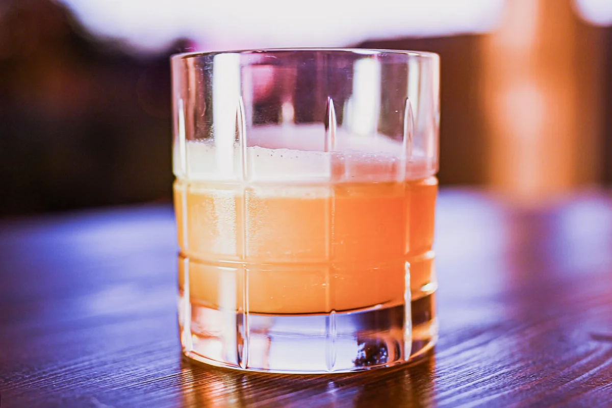 Rum sour drink