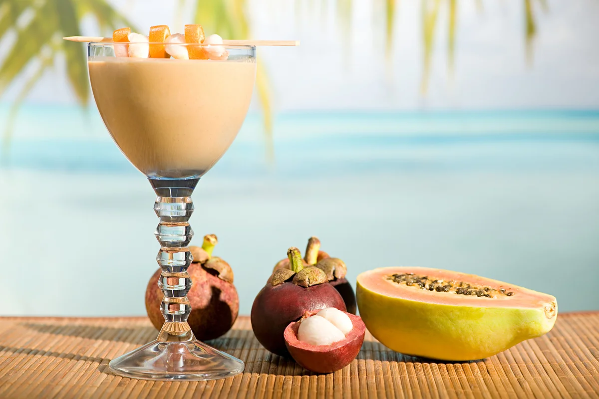 Frozen pineapple papaya daiquiri