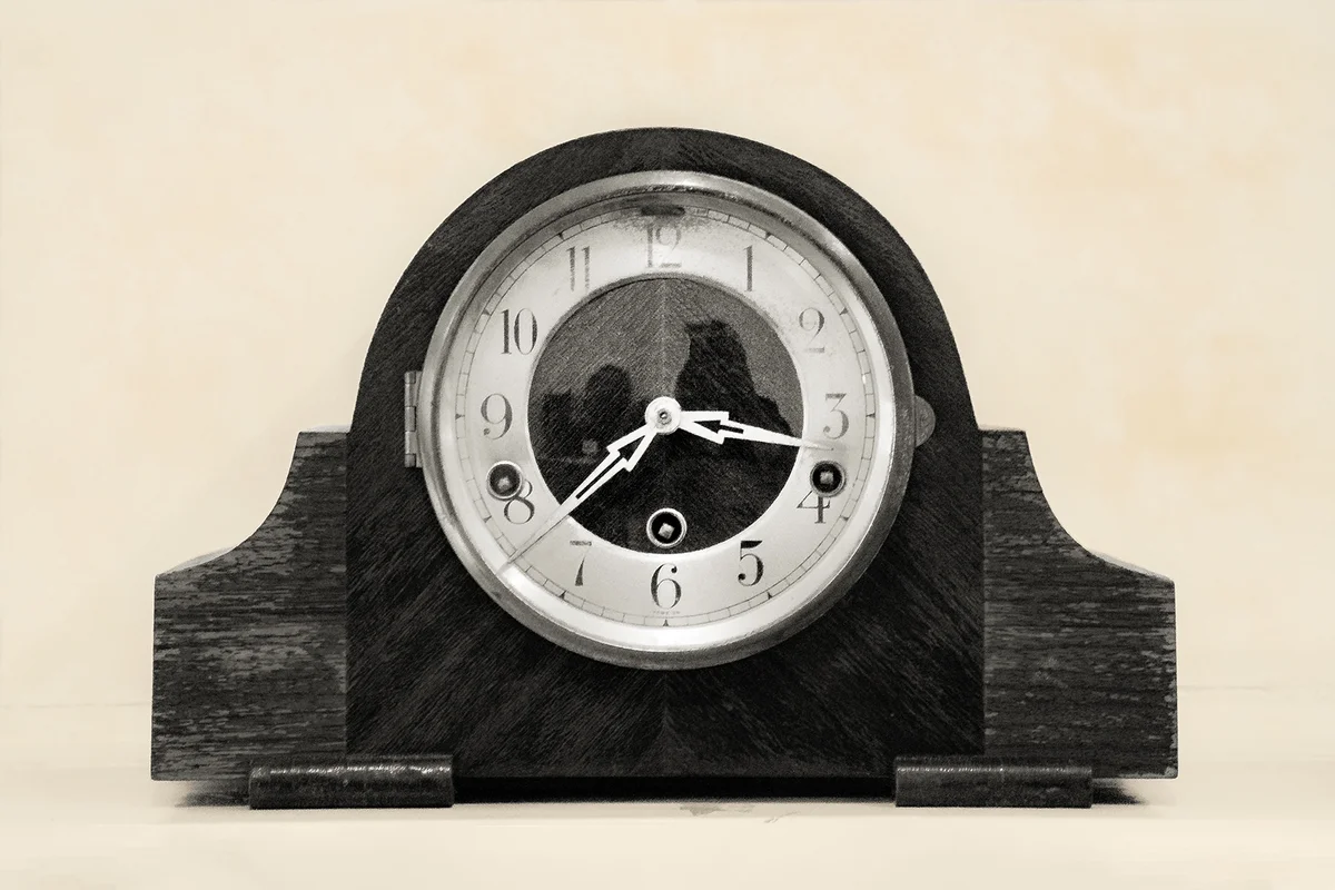 Antique mantle clock