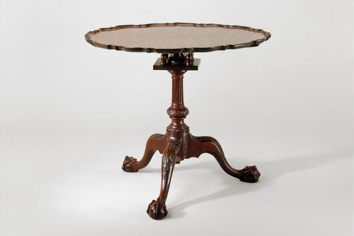 Round Tea Table