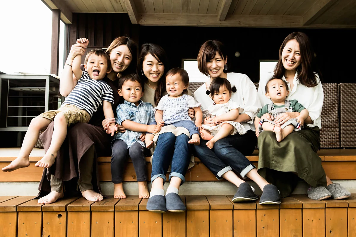 Group photo of mothers and children