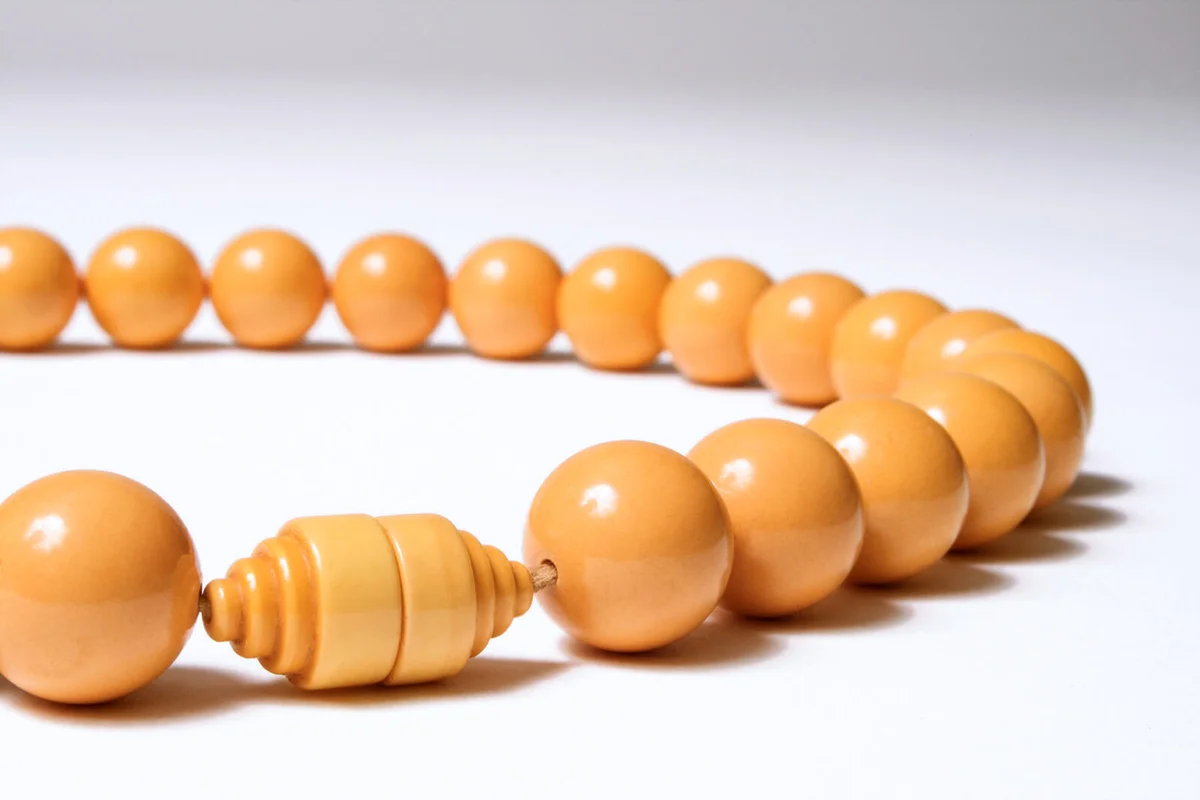 Vintage deco yellow bakelite bead necklace