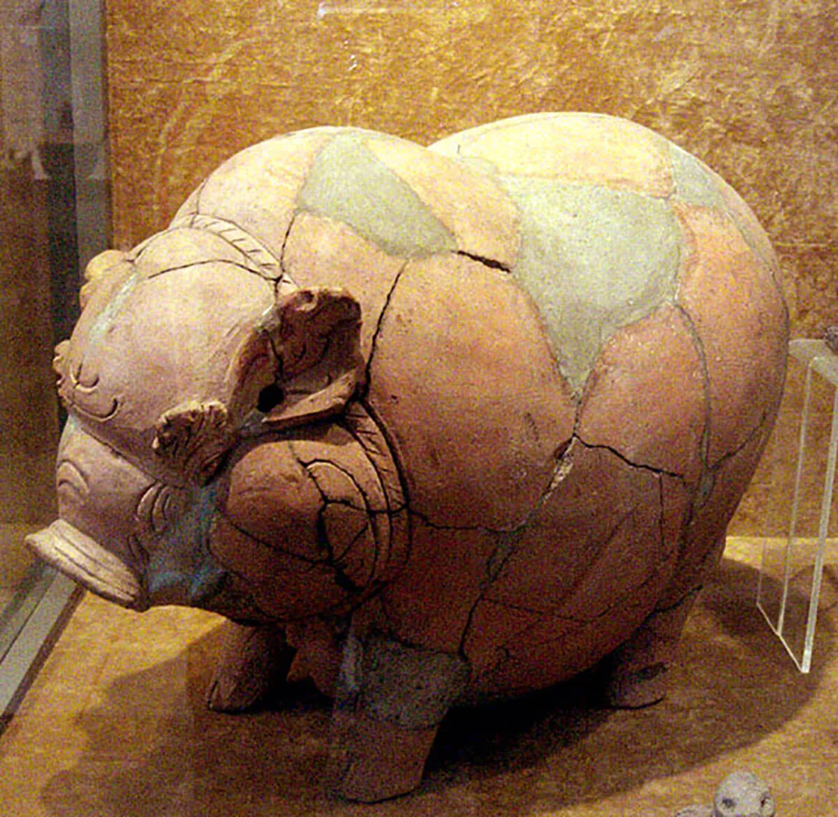 Majapahit en:Terracotta Piggy Bank, 14-15 century