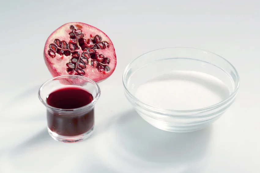 Grenadine cocktail ingredients: Pomegranate juice and sugar