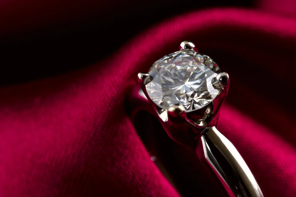 engagement solitaire diamond ring