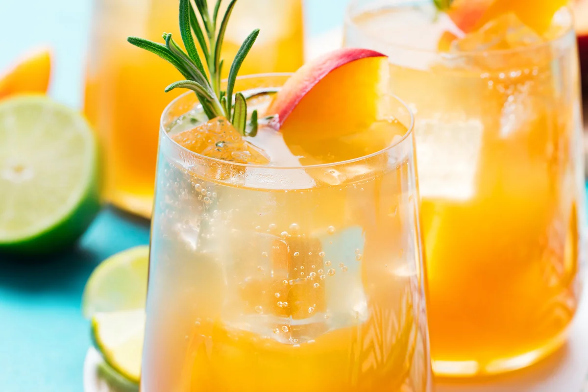 Peach vodka drinks