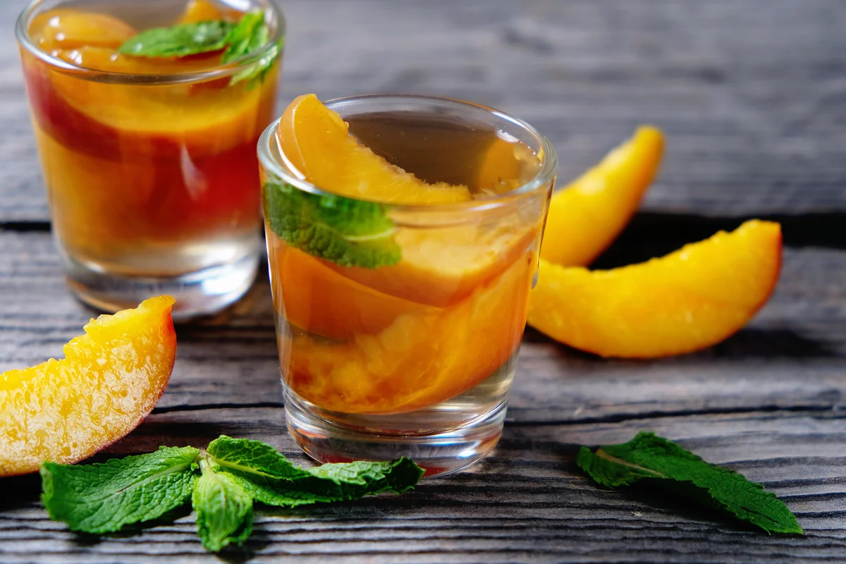 Peach Vodka Smash Cocktail