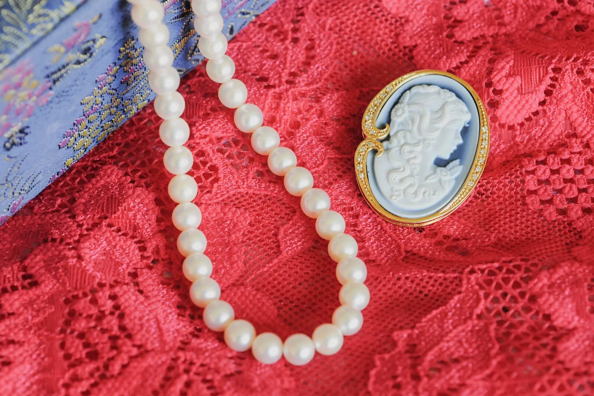 pearls, cameo and jewelery box
