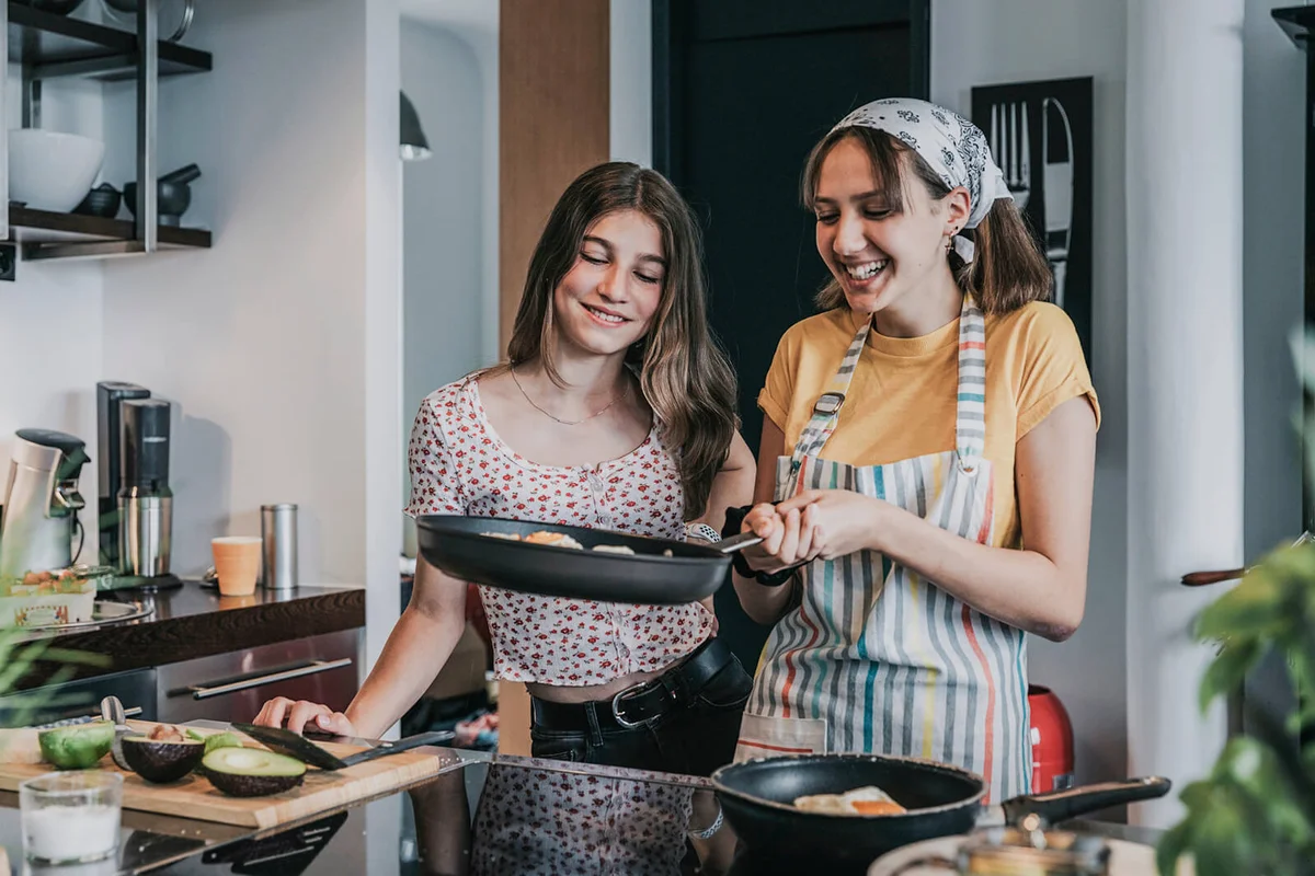 Girlfriends preparing healthy lunch together
