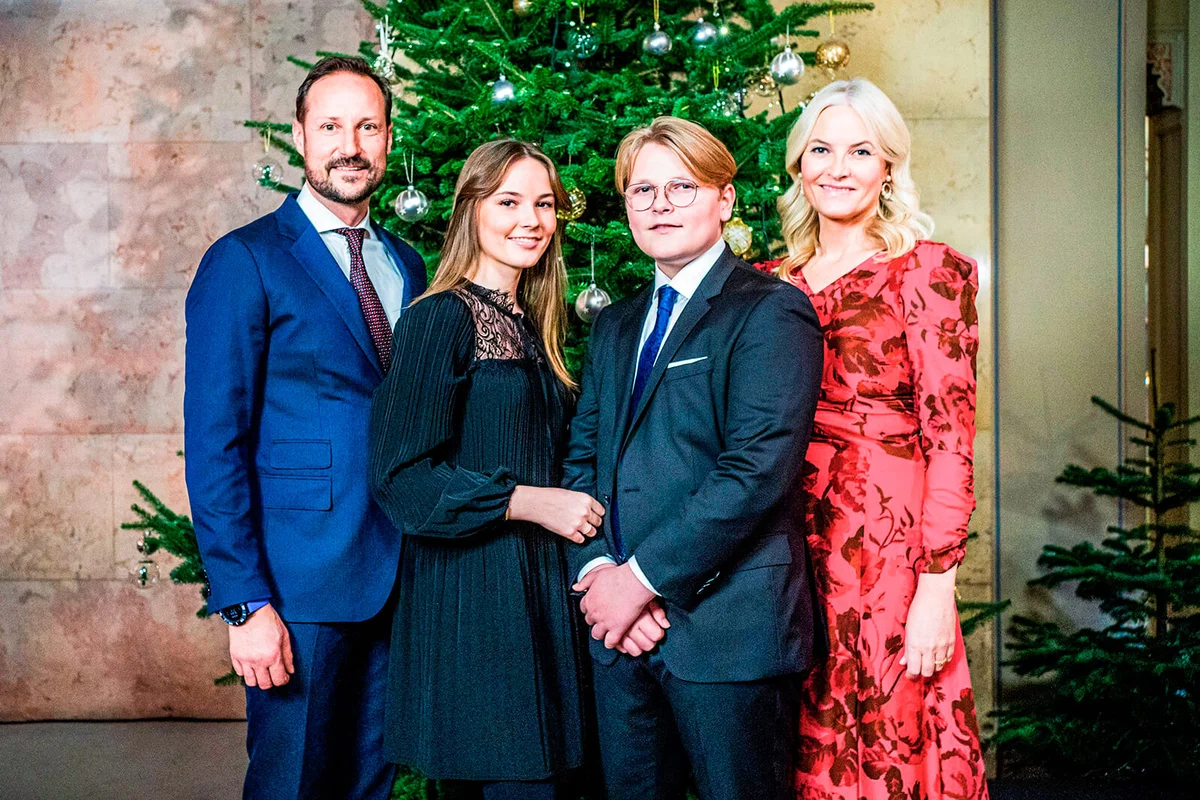 Crown Prince Haakon of Norway (1st L), Princess Ingrid Alexandra of Norway (2nd L), Prince Sverre Magnus of Norway (2nd R) and Crown Princess Mette-Marit of Norway (1st R) stand in front of Christmas tree | Getty Editorial Use