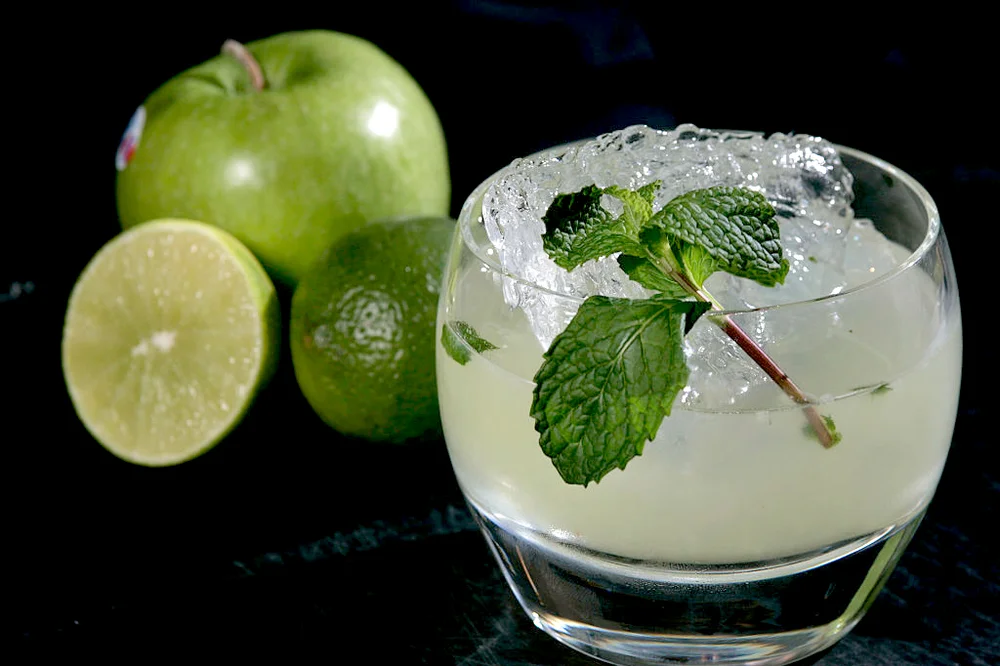 Apple drink