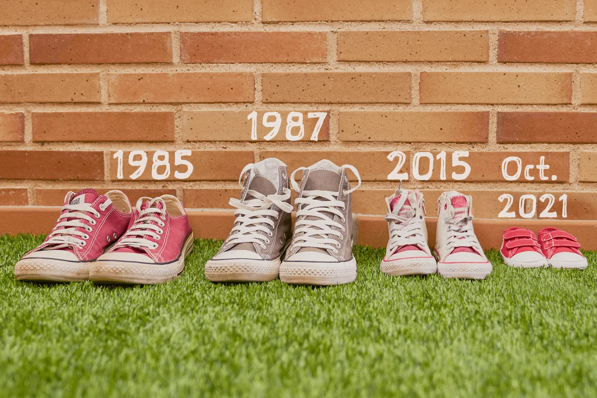 Pregnancy announcement with sneakers