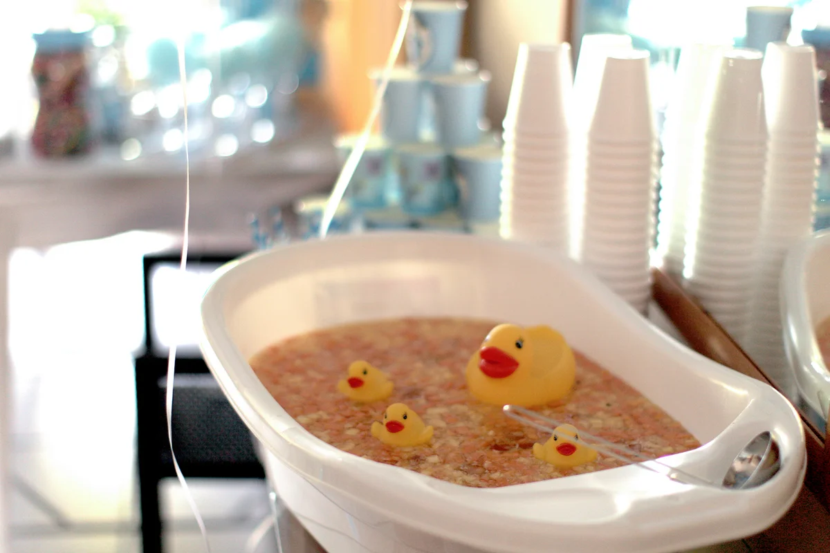 Baby bath Punch bowl with rubber ducks