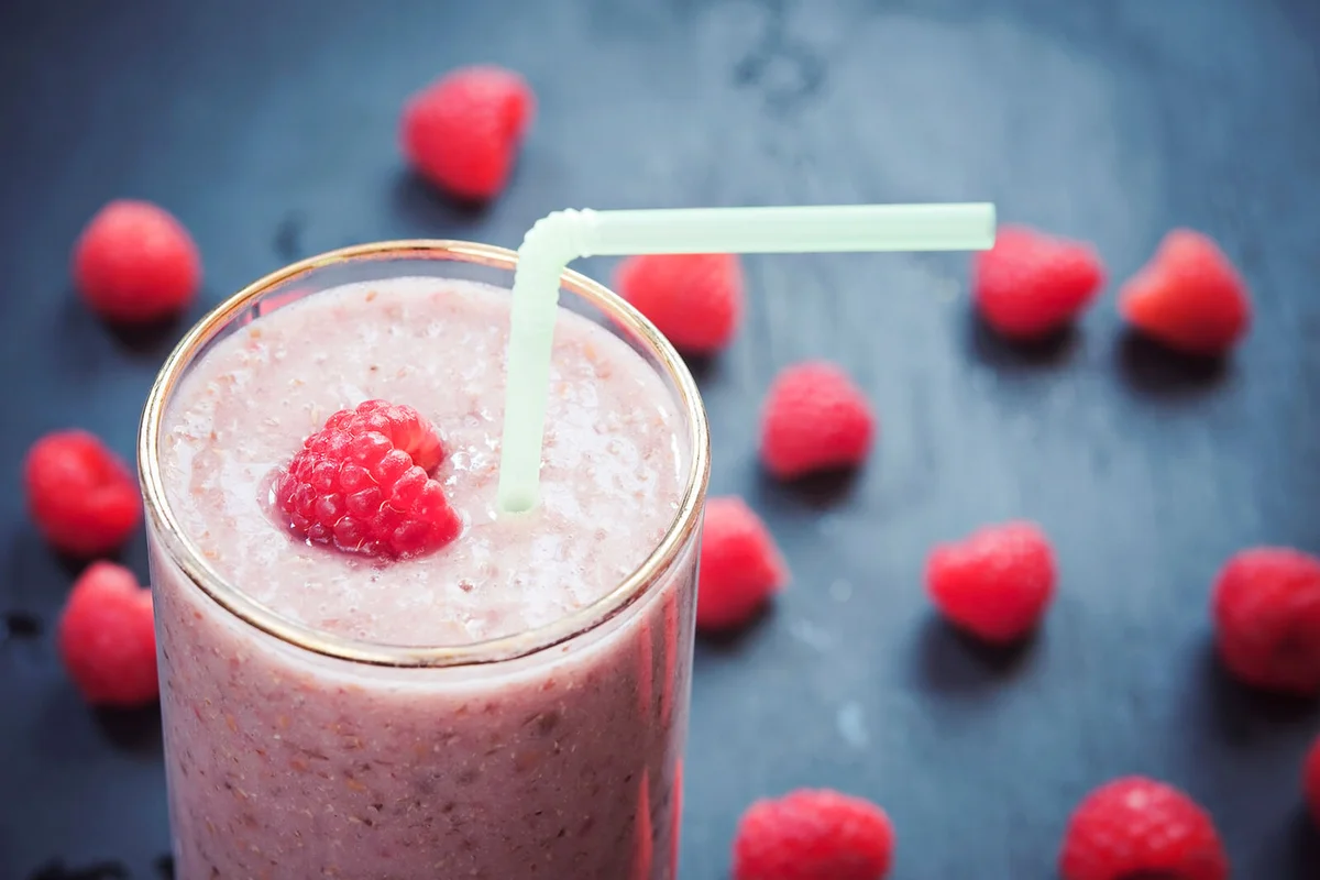 Fruit smoothie with raspberries