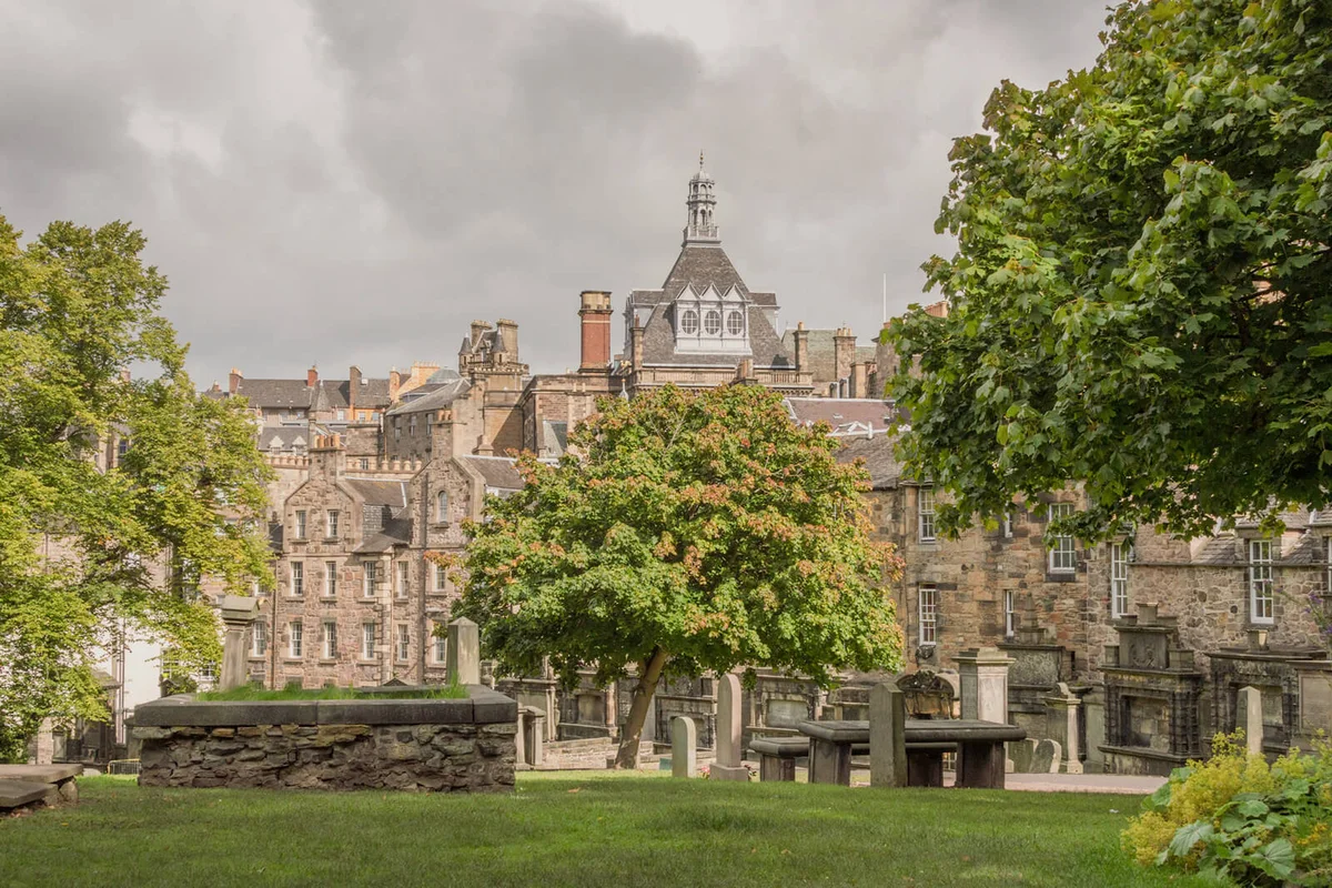 Looking at some old houses from Greyfriars Kirkyard