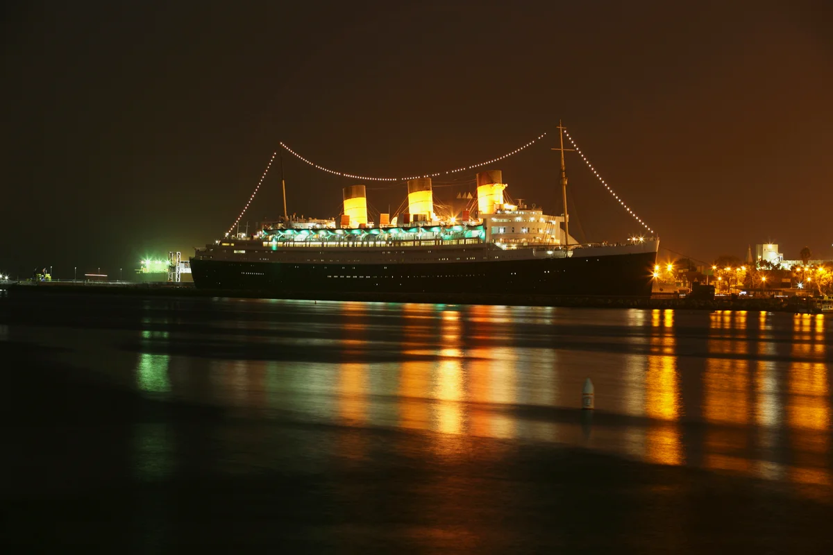 Queen Mary At Night