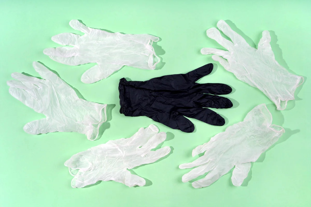 Latex medical gloves